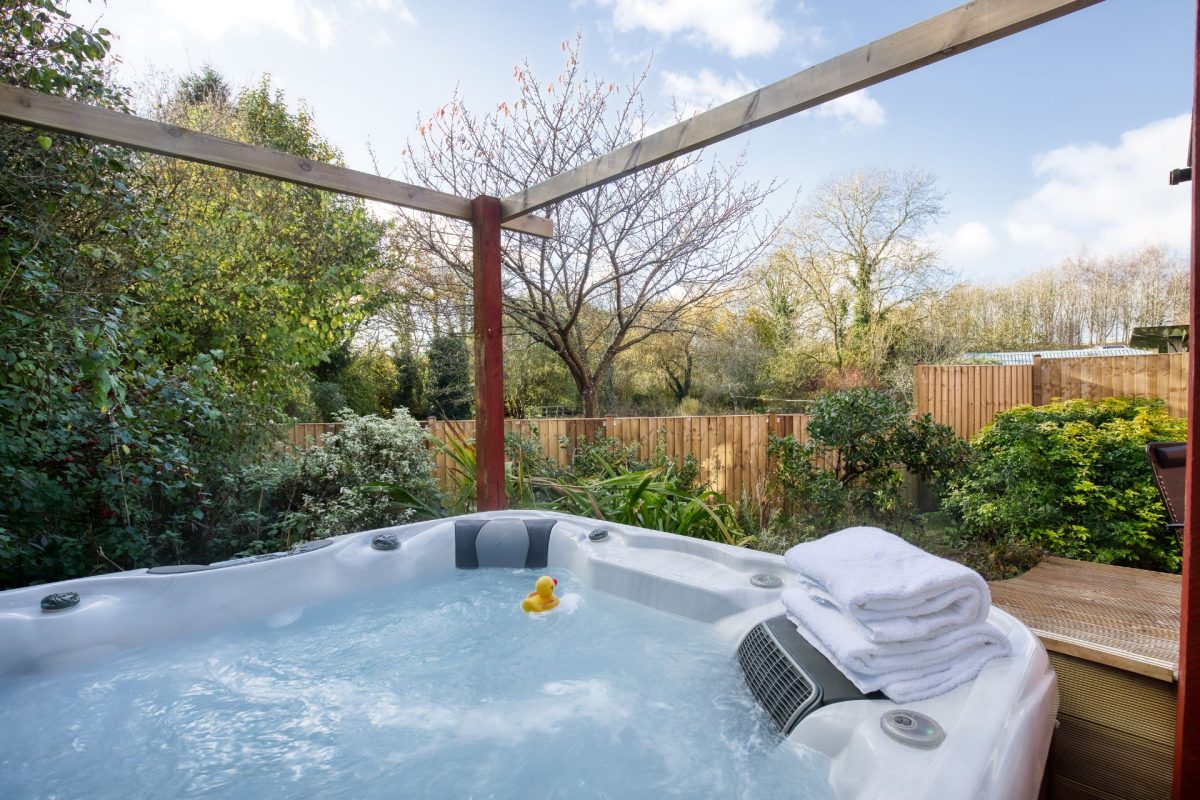 The hot tub at White Cross Cottage, Devon
