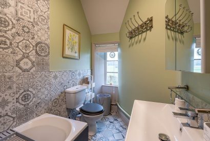 A bathroom at Belvoir Cottage, Leicestershire