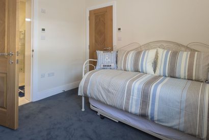 A single bedroom at Beesands Vista, Devon