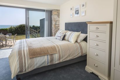 A double bedroom with sea view at Beesands Vista, Devon
