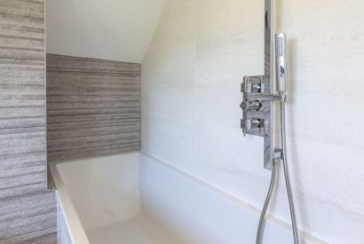 A bathroom at Beesands Vista, Devon