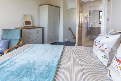 A double bedroom at Beesands Vista, Devon