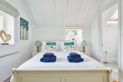 A double bedroom with an en-suite at Osborne Lodge, Herefordshire