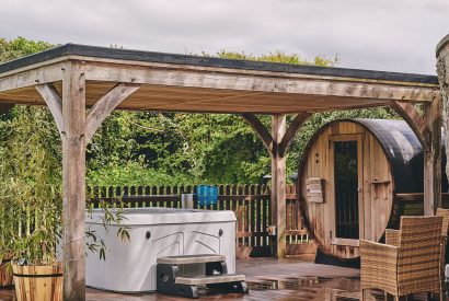 The hot tub and barrel sauna in the garden at Osborne Lodge, Herefordshire