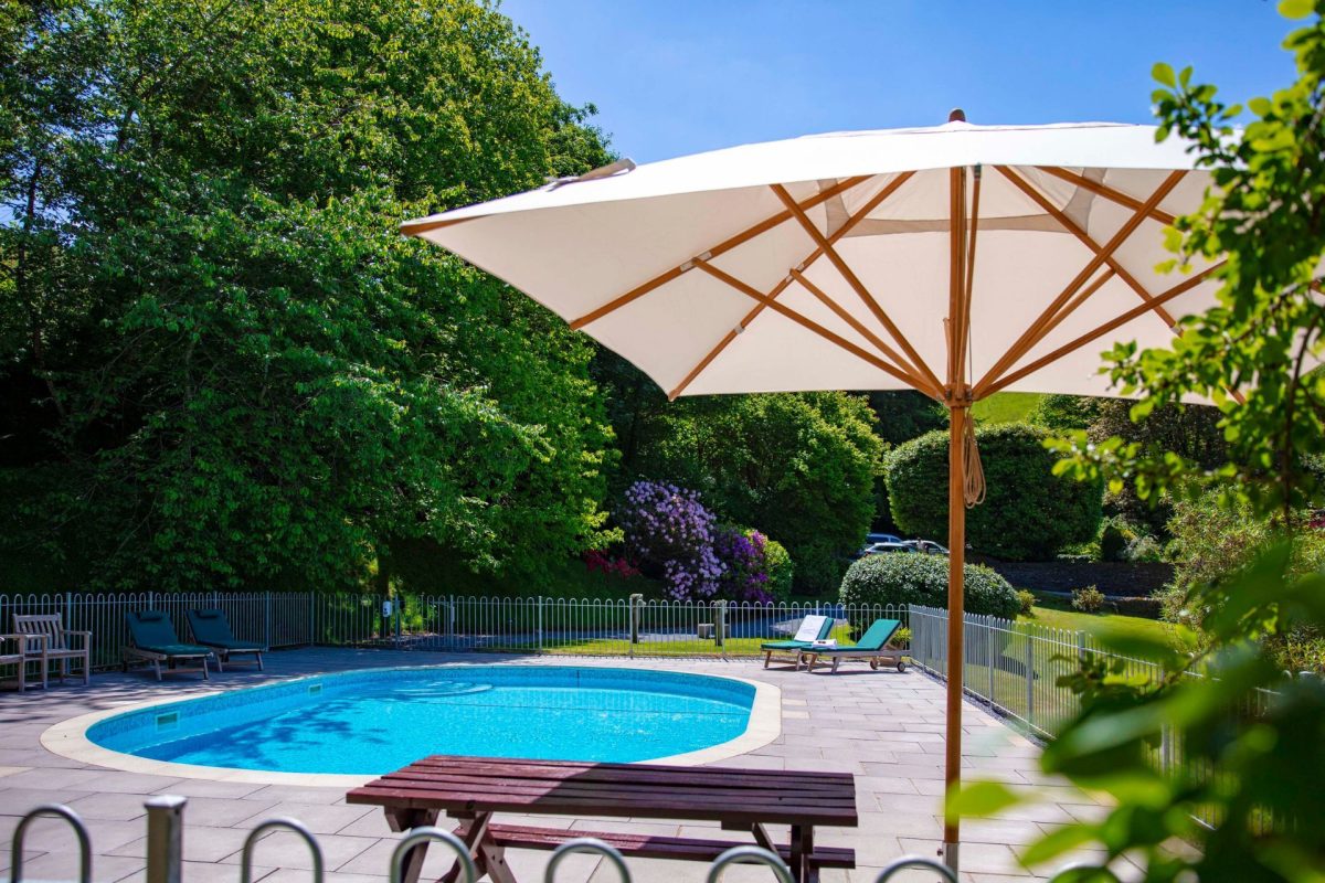 The outdoor swimming pool at Dart Cottage, Devon