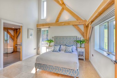 An ensuite bedroom at Serenity Retreat, Devon