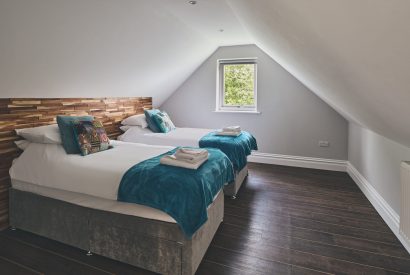 A bedroom with two single beds at Sharnbrook Retreat, Bedfordshire