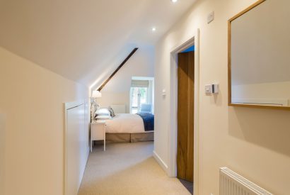 A double bedroom with an ensuite at Brightwaters Stables, Hampshire