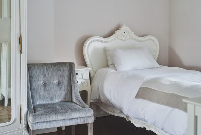 A single bedroom at Heron House, Peak District