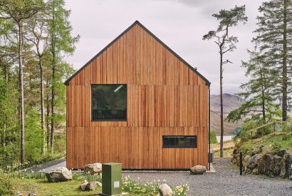 The exterior of Munro Cabin, Loch Lomond