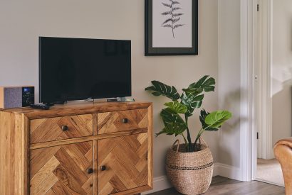 The Tv and stand at Bay Tree Cottage, Cotswolds