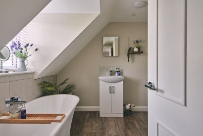 The bathroom at Bay Tree Cottage, Cotswolds