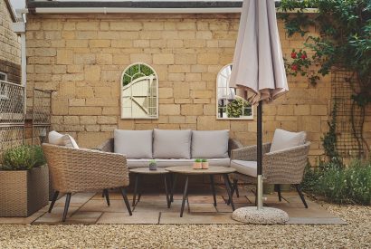 The outdoor dining area at Bay Tree Cottage, Cotswolds