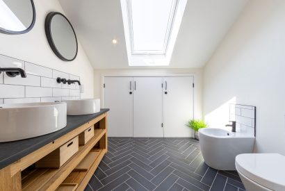 An ensuite bathroom with jack and jill sinks at Minack View, Cornwall