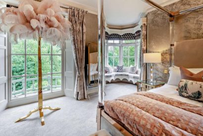 The Beverly Hills bedroom at The South Lake Manor, Lake District 
