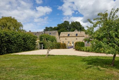 The garden and exterior of Haymaker Barn, Cotswolds