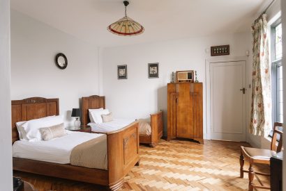 A twin bedroom at Christie Mansion, Isle of Wight