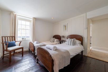 A twin bedroom at Cawsand Coastal Retreat, Cornwall