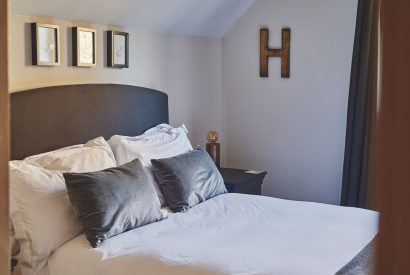 A bedroom at Ember Cottage, Cotswolds