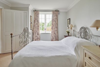 A bedroom at Hardy Cottage, Cotswolds