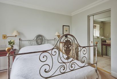 A bedroom with ensuite at Hardy Cottage, Cotswolds