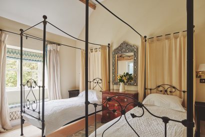 A twin bedroom at Milton Cottage, Cotswolds