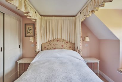 A double bedroom at Byron Cottage, Cotswolds