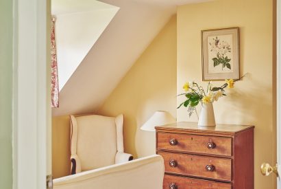 A bedroom at Byron Cottage, Cotswolds