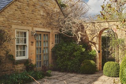 The courtyard at Tennyson House, Cotswolds