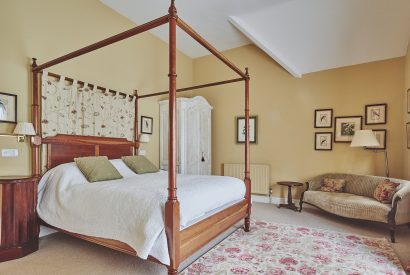 A double bedroom at Tennyson House, Cotswolds