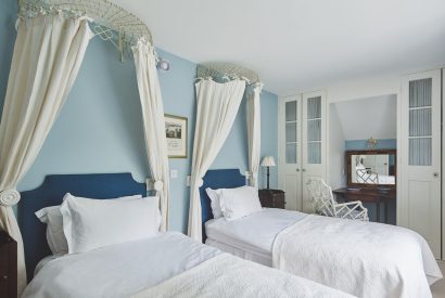 A twin bedroom at Blake Cottage, Cotswolds