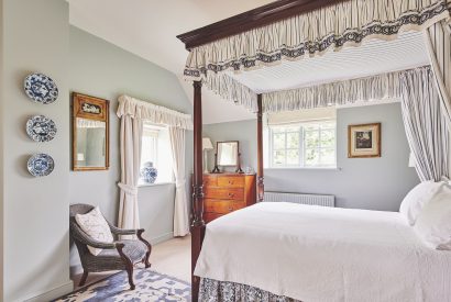 A bedroom at Barrett-Browning Cottage, Cotswolds