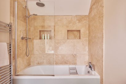 A bathroom at Barrett-Browning Cottage, Cotswolds