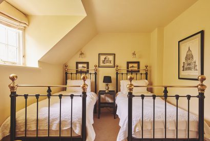A bedroom at Barrett-Browning Cottage, Cotswolds