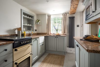 kitchen - Wellie Boot Cottage, cotswold cottages