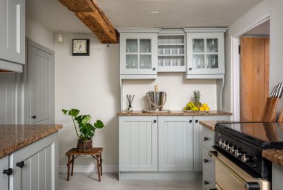kitchen - Wellie Boot Cottage, cotswold cottages