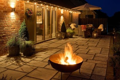 The outdoor fire pit on the patio at Stable Barn, Cotswolds 