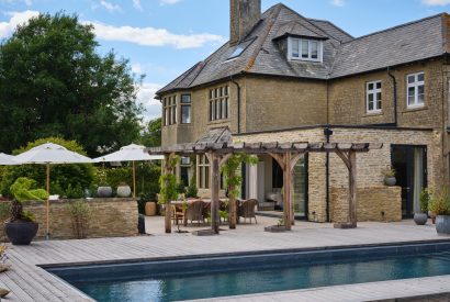 The exterior and swimming pool at Lakeside Manor, Cotswolds