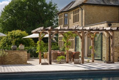 The exterior and swimming pool at Lakeside Manor, Cotswolds