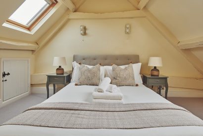 A double bedroom at Acorn Barn, Cotswolds