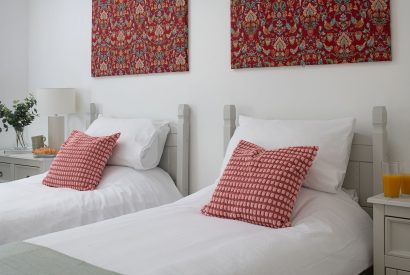 A bedroom with twin beds at Farmyard Cottage, Wiltshire
