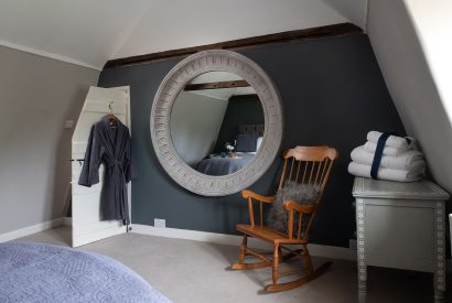 A twin bedroom at Hedge Farmhouse, Buckinghamshire 