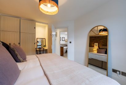 A double bedroom at 1 The Old Corn Store, Cornwall