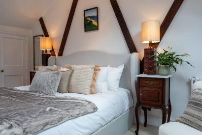 A double bedroom at 1 The Old Corn Store, Cornwall