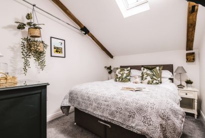 A double bedroom at Luxury Penthouse, Cotswolds