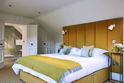 A king size bedroom at Turtle Dove Retreat, Herefordshire