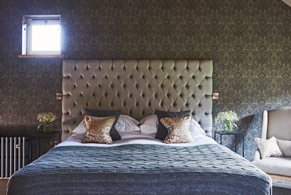 A king size bedroom at Turtle Dove Retreat, Herefordshire