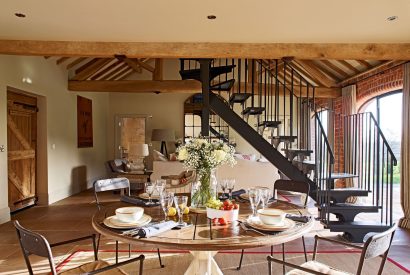 A dining room at Turtle Dove Retreat, Herefordshire