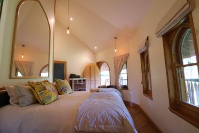 Super king size bedroom at Vivianna, Malvern Hills