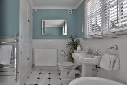 A bathroom at Bluebell Cottage, Devon